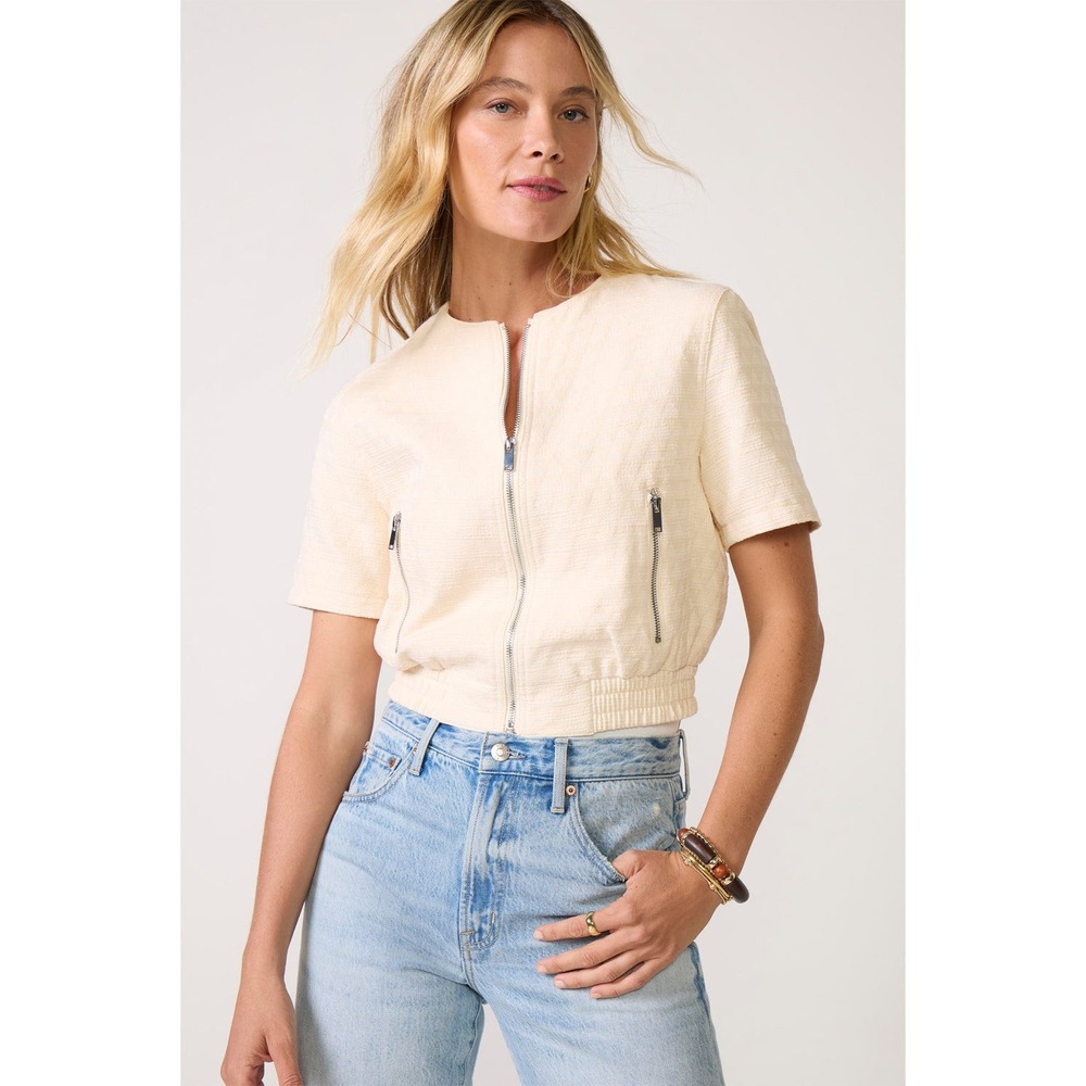 Evereve Billie Textured Bomber Cream Textured Short Sleeve Cropped Jacket Lg